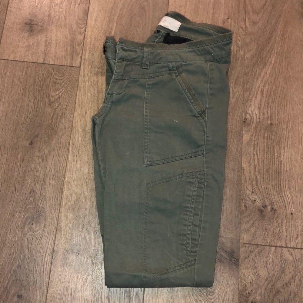 Green ankle cut pants